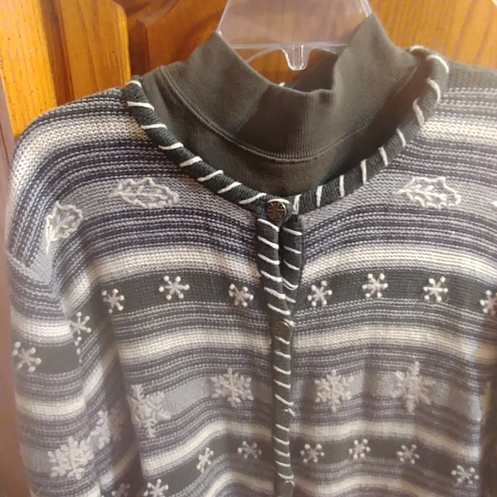 4/$25 Sweater - Picture 3 of 4